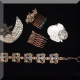 J08. Costume jewelry. 